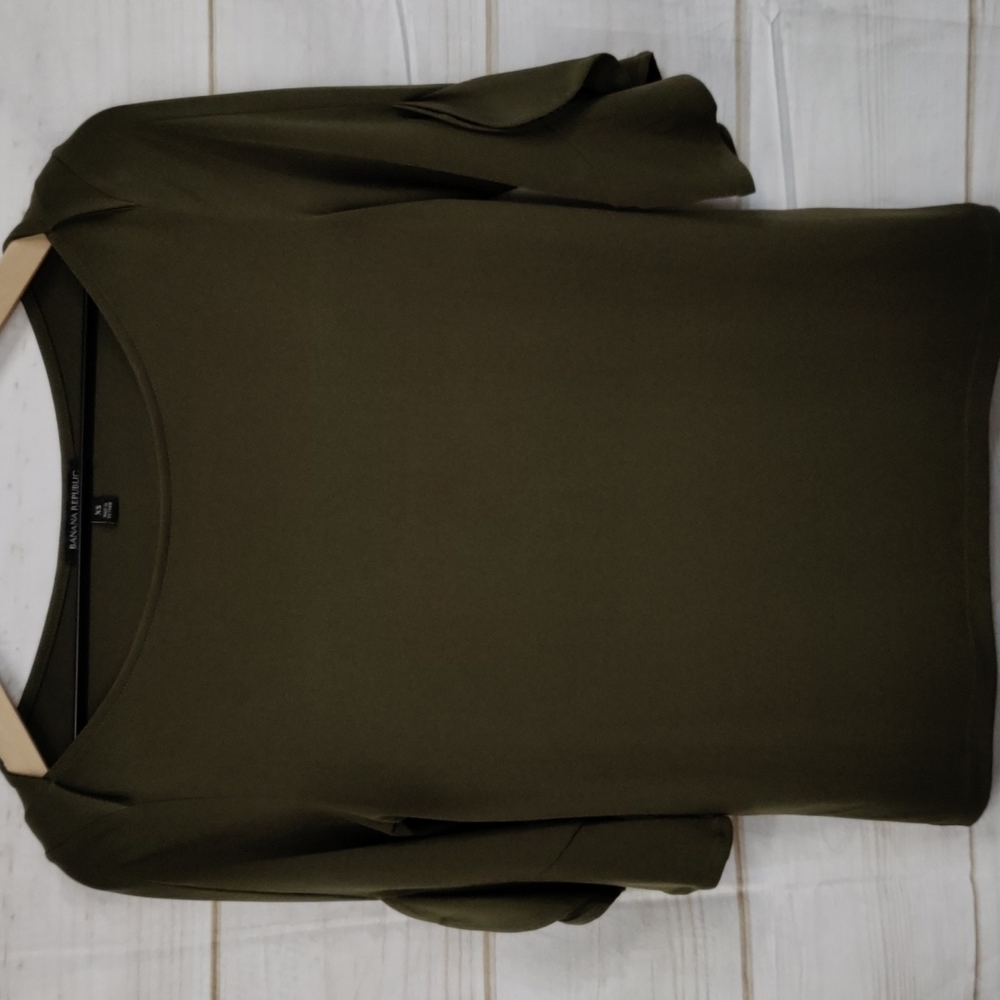 𝅺BANANA Republic Olive Green Polyester/Spandex Blouse Size XS